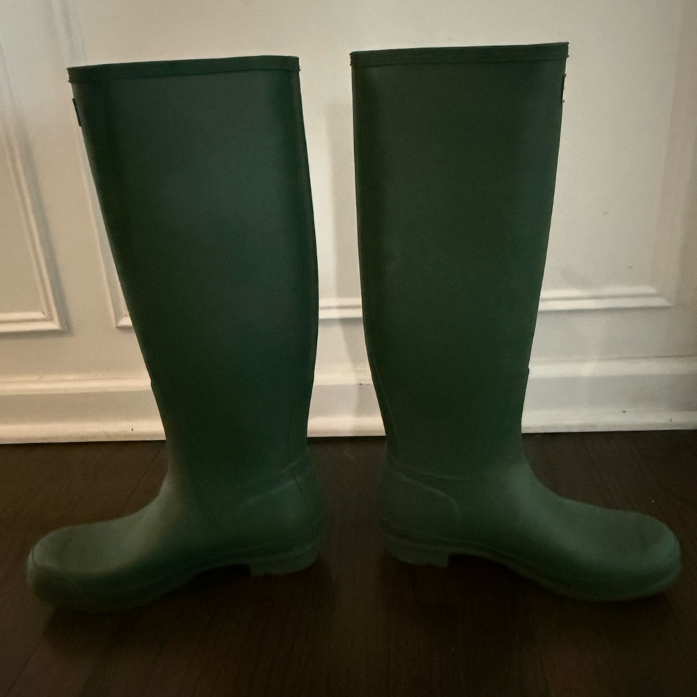NWOT size 8 Hunter Green Waterproof Rain Boots - Picture 5 of 8